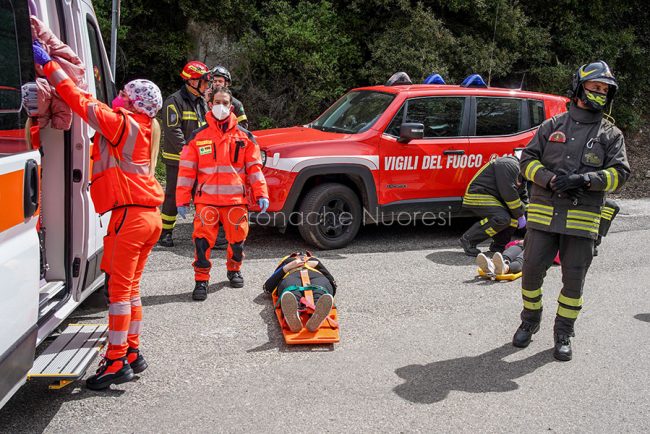 Un momento della maxi esercitazione sull'Ortobene (foto S.Novellu)