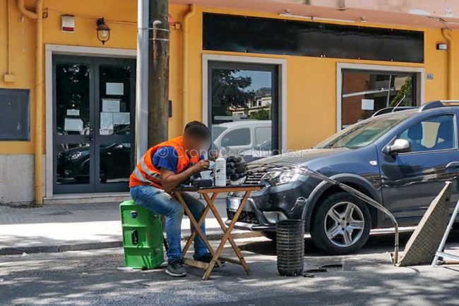 Lavori di ripristino della rete internet (foto S.Novellu)