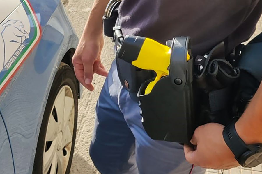 Da lunedì i poliziotti nuoresi avranno in dotazione il “taser” elettrico per fermare i malviventi