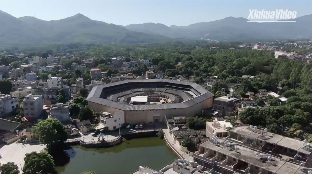 Cina: il più grande edificio ottagonale di terra è in fase di restauro – VIDEO