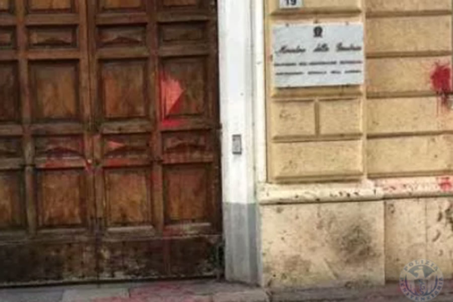 “Assassini”: scritte vandaliche contro la sede della Polizia penitenziaria della Sardegna