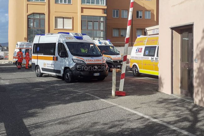 Ambulanze in attesa al Pronto Soccorso di Nuoro