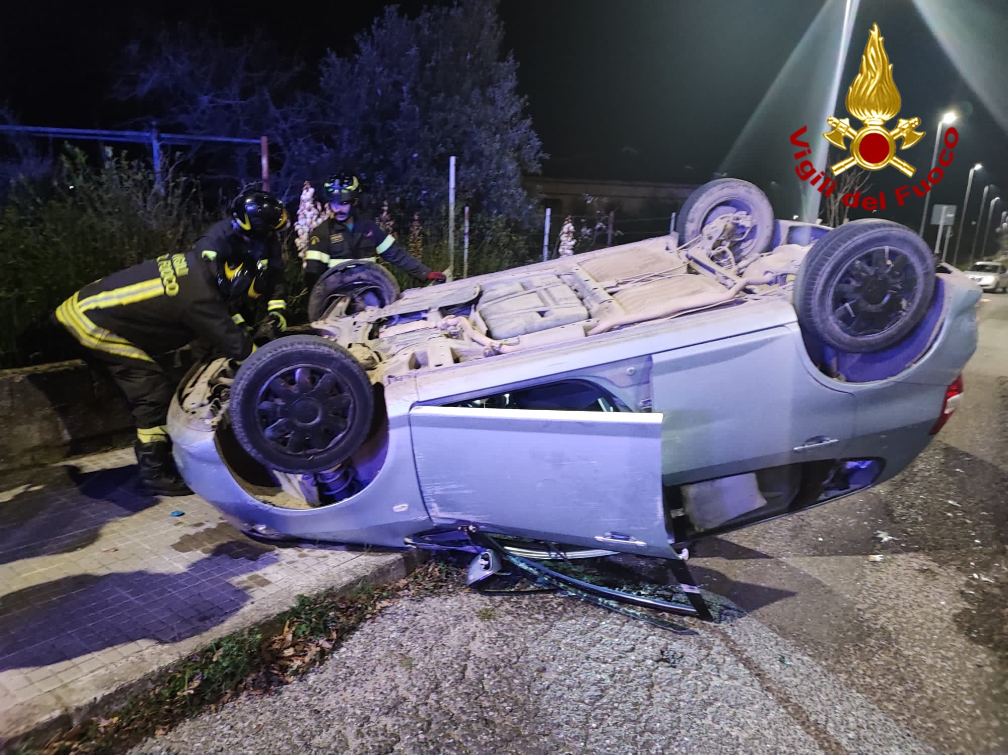 Nuoro. Un cinghiale gli taglia la strada: 84enne perde il controllo dell’auto e si ribalta