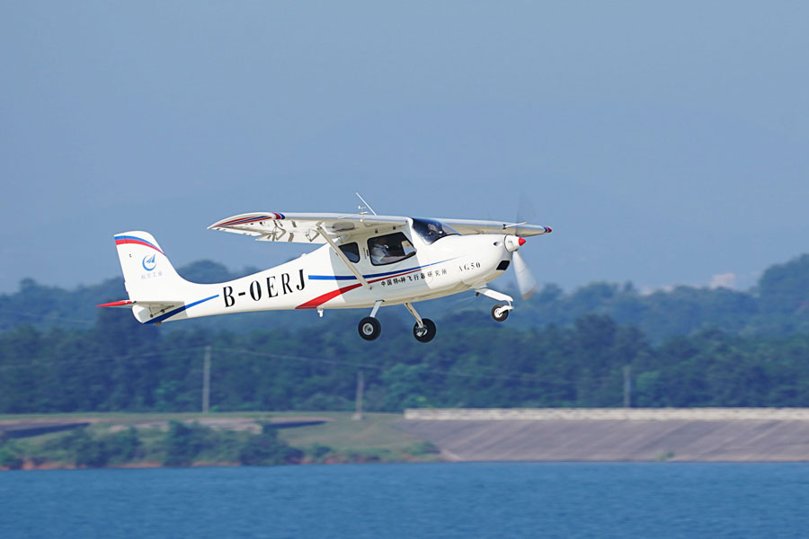 Cina: aereo anfibio AG600 inizia test di volo per aeronavigabilità