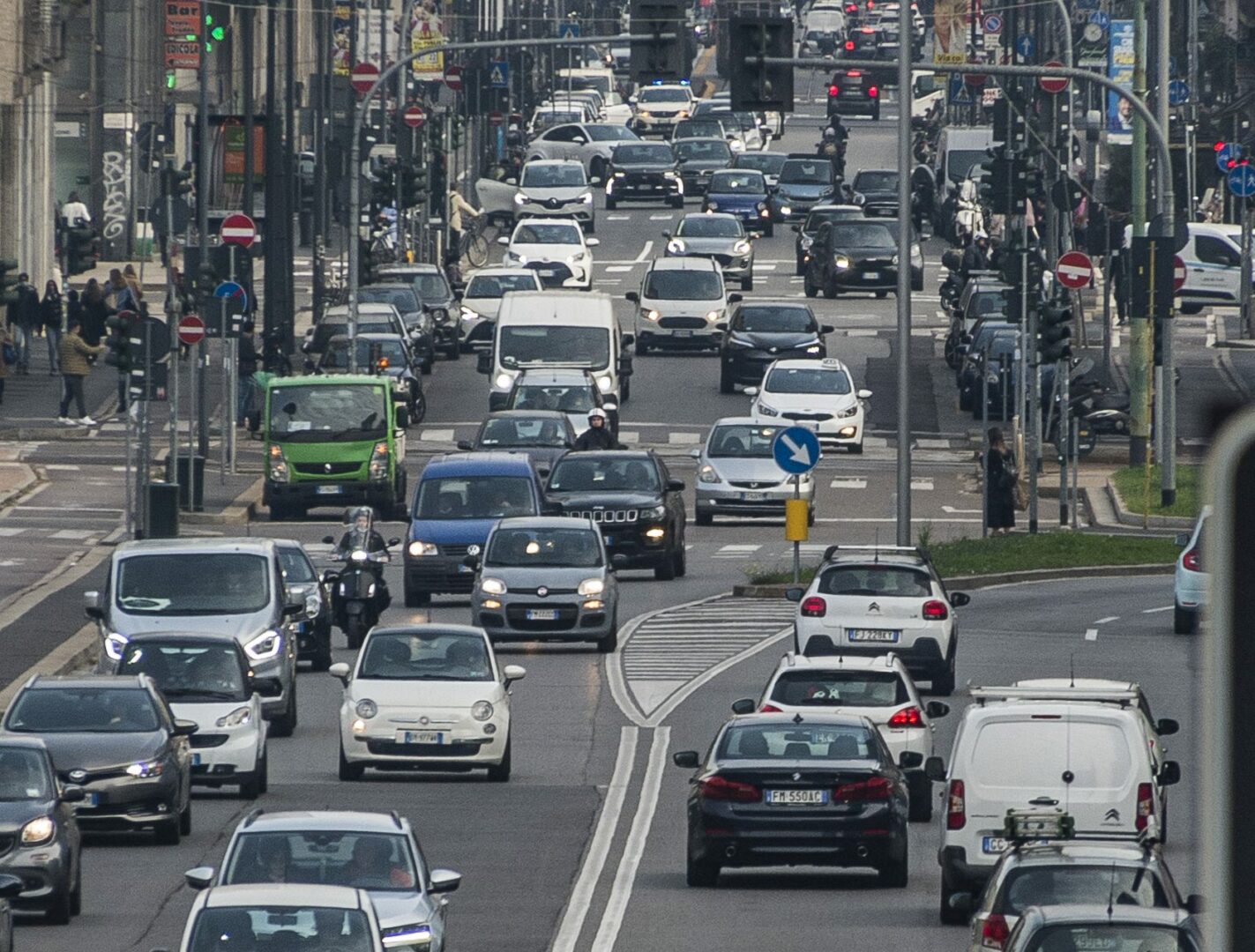 A dicembre cresce il mercato dell’auto in Italia, +20,99% su base annua