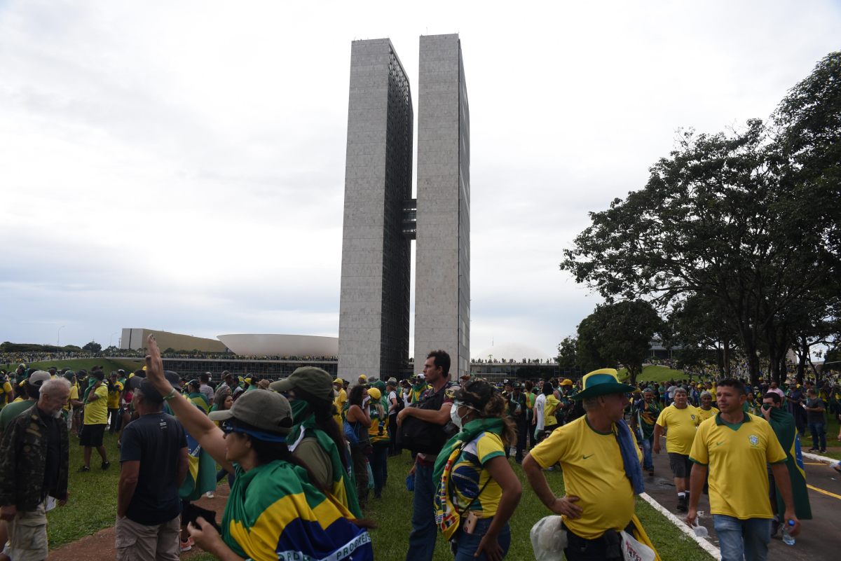 Sostenitori di Bolsonaro assaltano le istituzioni a Brasilia