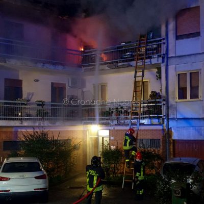  I Vigili del fuoco sul luogo dell'incendio (foto S.Novellu)