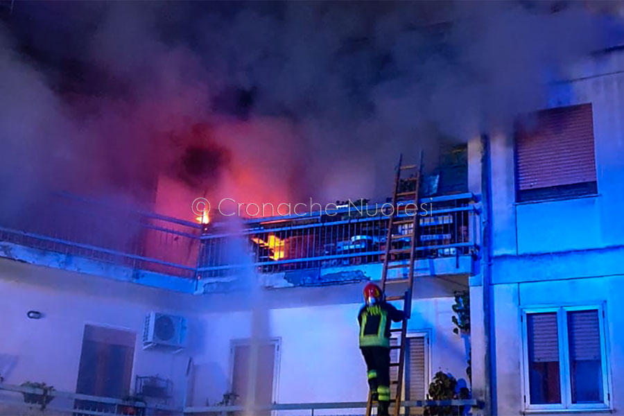 Tragedia a Nuoro: una vittima nell’incendio di un appartamento in via Catte – VIDEO