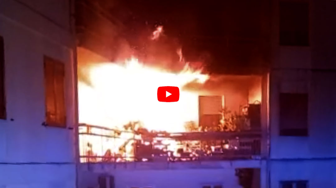 Appartamento a fuoco Nuoro: l’uomo sarebbe morto tentando di spegnere le fiamme – VIDEO