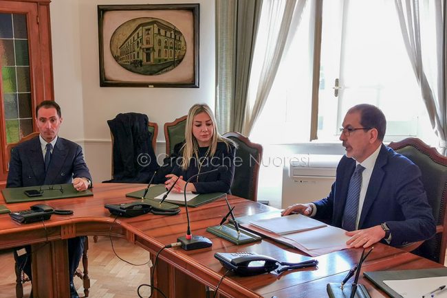 L'assessore Satta a Nuoro per l'emergenza cavallette (foto S.Novellu)