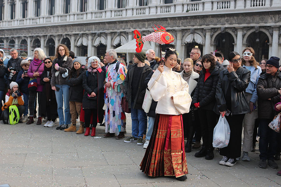 Venezia. L’abito tradizionale cinese Hanfu debutta al Carnevale