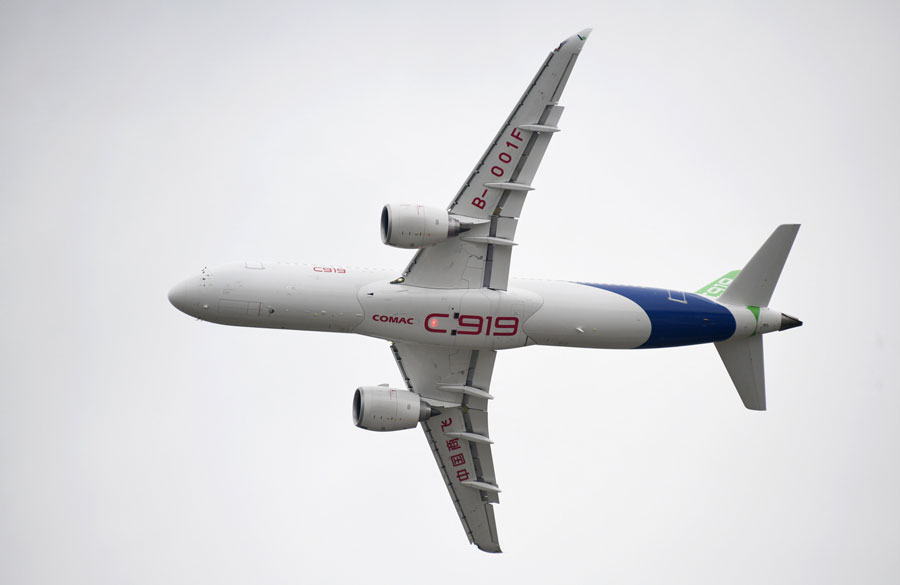 Il primo jet C919 consegnato a China Eastern Airlines