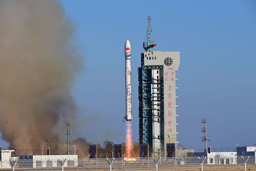 Cina: lancia con successo nuovo gruppo di satelliti