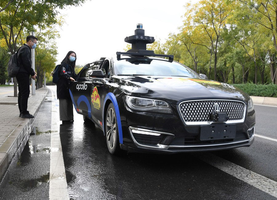 Cina: Wuhan, Baidu gestisce servizio notturno di taxi senza conducente