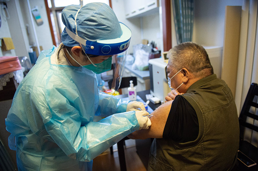 Cina. Aumentare la vaccinazione contro il COVID-19 tra gli anziani