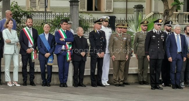 Nuoro, autorita' alla parata della Guardia di Finanza (foto S.Novellu)