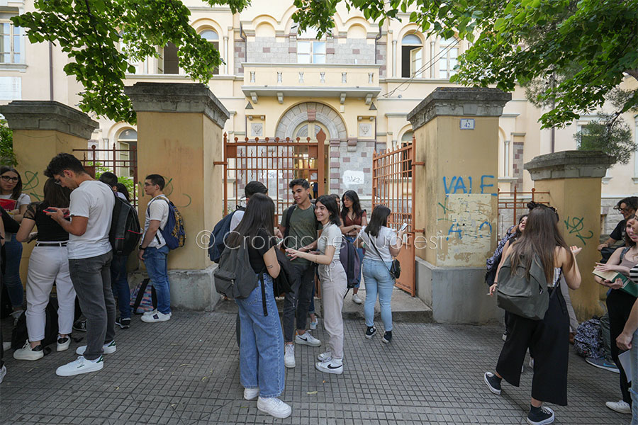 “Maturità al sicuro”: Polizia Postale in campo contro le fake news sui temi d’esame e comportamenti scorretti