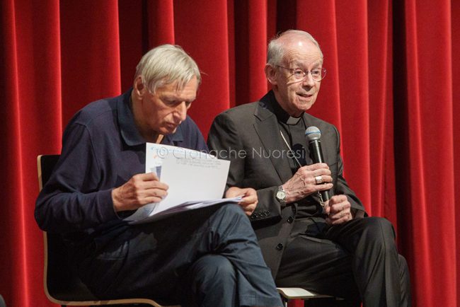 Nuoro, monsignor Antonello Mura con don Luigi Ciotti (foto S.Novellu)