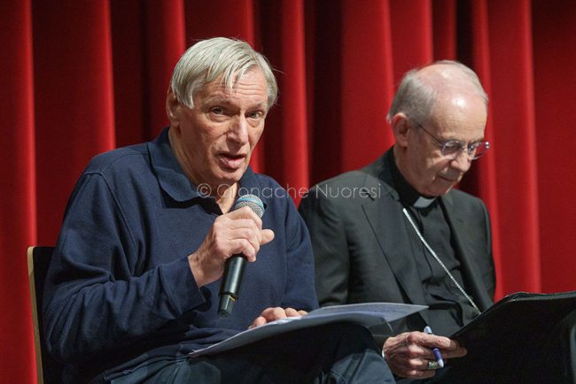 Nuoro, monsignor Antonello Mura con don Luigi Ciotti (foto S.Novellu)