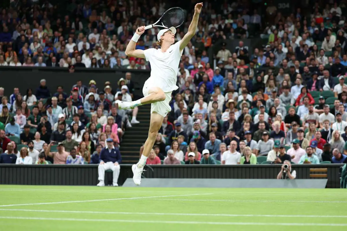 Sinner agli ottavi a Wimbledon, avanza Berrettini