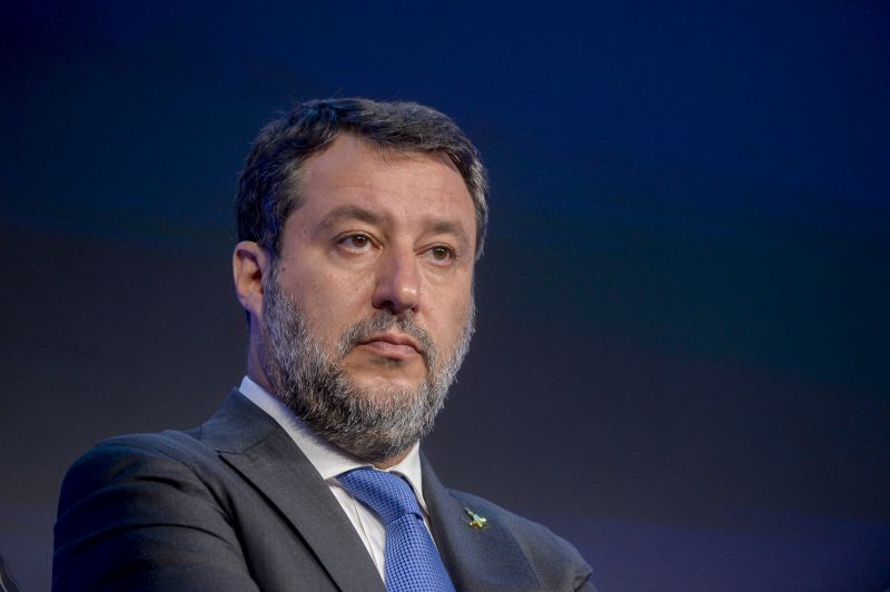 Salvini “Valutiamo più sanzioni contro l’abbandono degli animali”