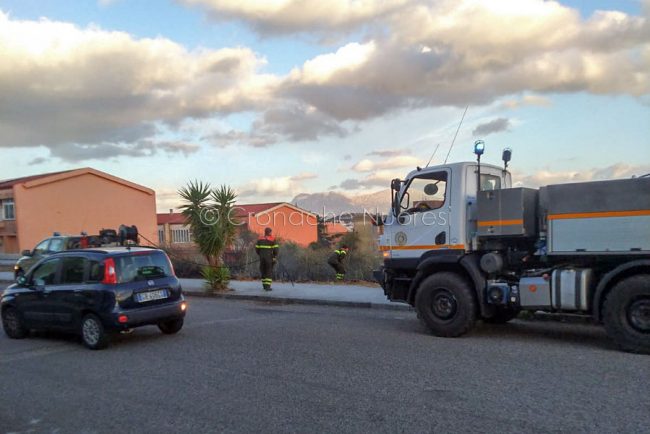 I soccorsi durante l'incendio a Biscollai