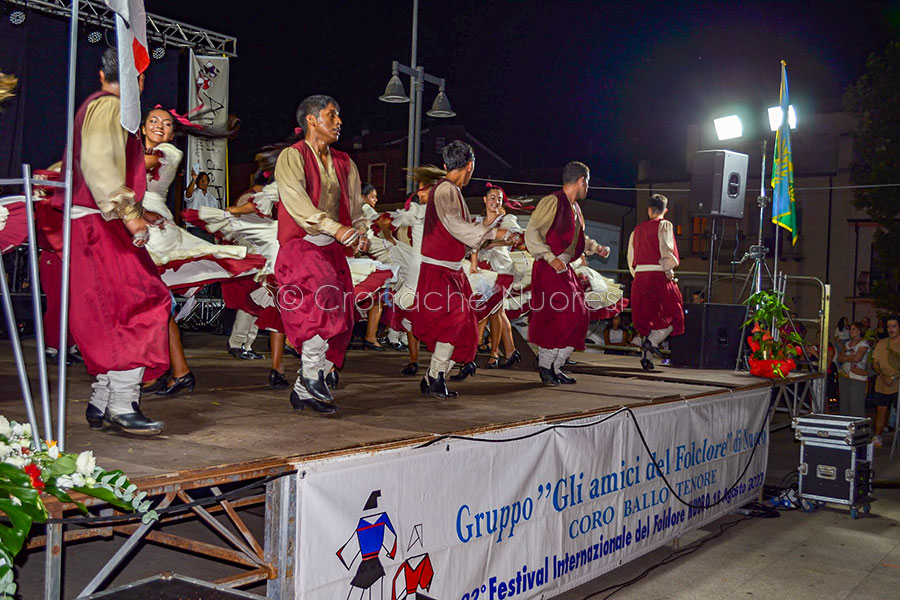 Nuoro. Il cedimento del palco non inficia la 22edizione del Festival Internazionale del Folklore