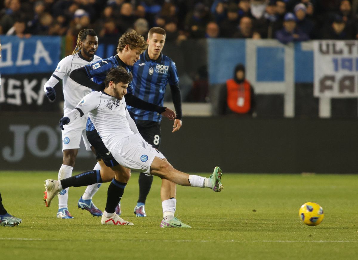 Ritorno con vittoria per Mazzarri, il Napoli espugna Bergamo