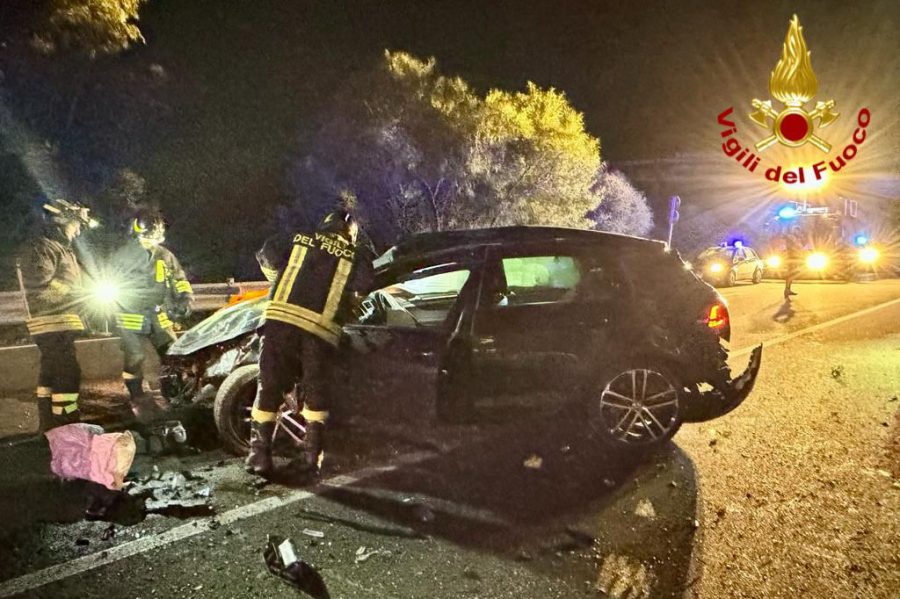 Perde Il Controllo Dell'auto, Si Schianta Contro Il Guard Rail E ...