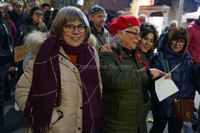 Nuoro, manifestazione contro la violenza sulle donne (foto S.Novellu)