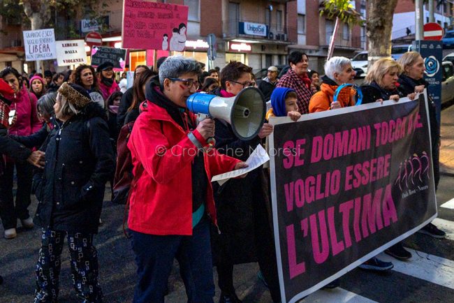 Nuoro, manifestazione contro la violenza sulle donne (foto S.Novellu)