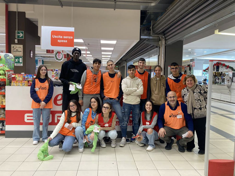 Nuoro. L’iniziativa: gli studenti del Chironi impegnati a dare una mano ai più bisognosi