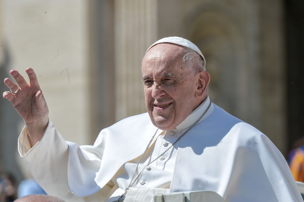 Papa Francesco: “Preghiamo per la pace in tutto il mondo”