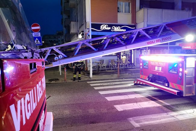 Nuoro. L'intervento dei VVF in via Martiri della Liberta' (foto S. Novellu)