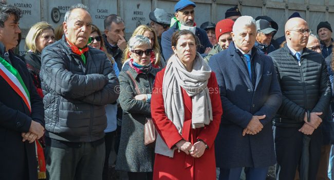 25 aprile, la presidente Todde al cimitero di Nuoro (foto Nieddu)