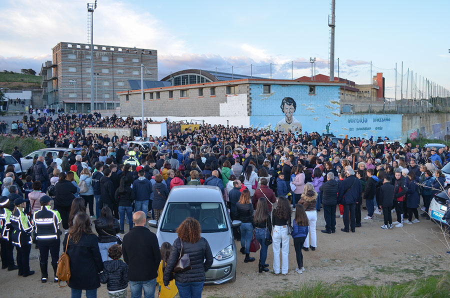 Nuoro:  Un fiume umano per la fiaccolata in onore di Patrich e Ythan -VIDEO