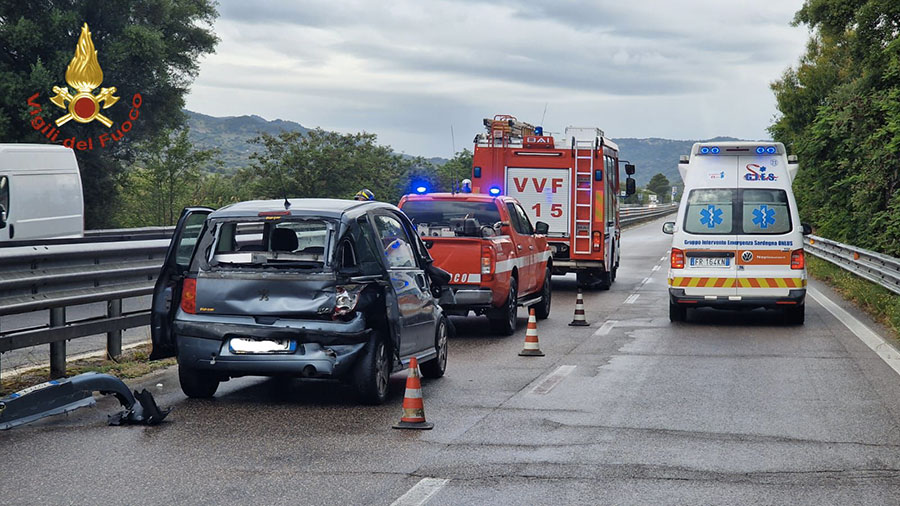 Nuoro. Si ribalta più volte con l’auto sulla 131 DCN per la pioggia: conducente ferita all’ospedale San Francesco