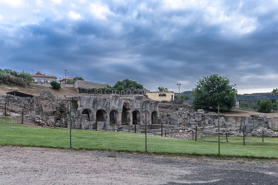 Beccati al porto con pietre rubate a Fordongianus: nei guai coppia di turisti toscani