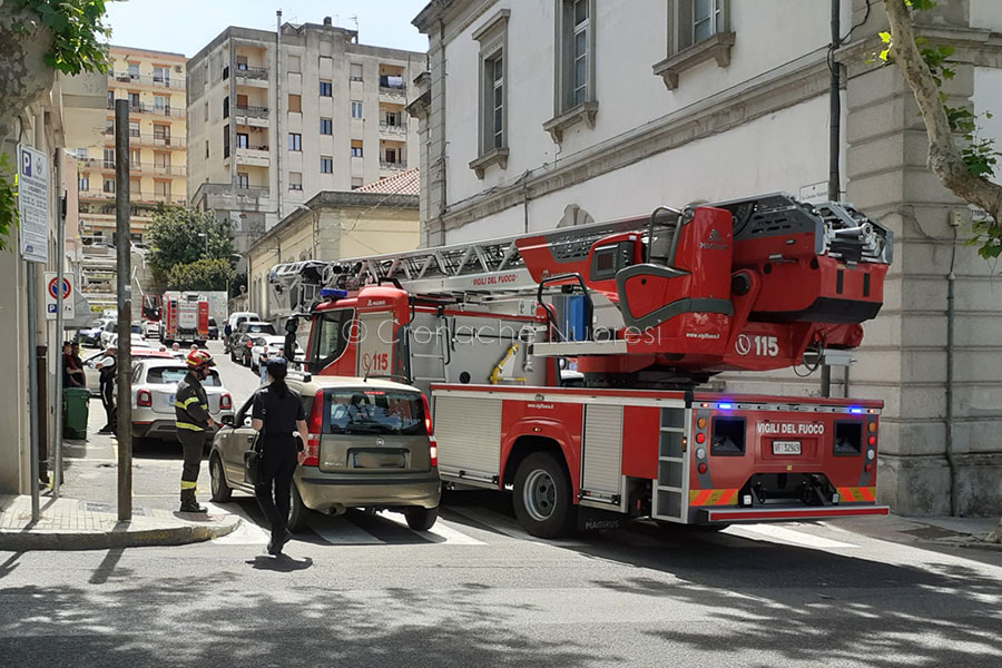 Nuoro. Una donna rimane chiusa in casa: intervengono i Vigili del fuoco