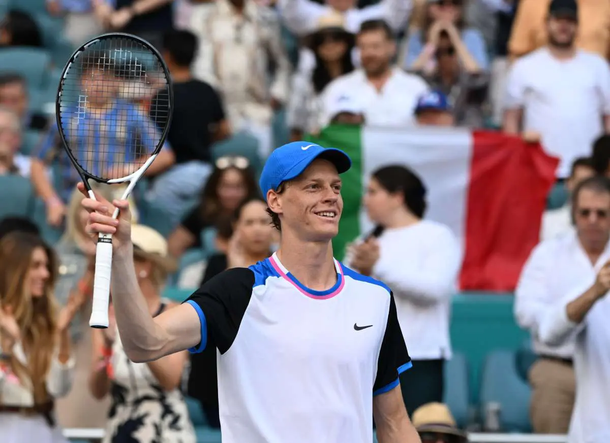 Sinner ai quarti al Roland Garros, fuori Arnaldi e Cocciaretto