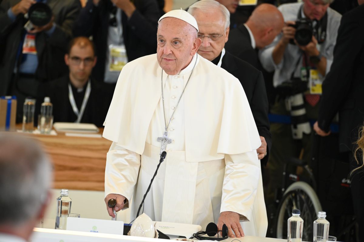 Il Papa al G7: “Intelligenza artificiale affascinante ma tremenda”