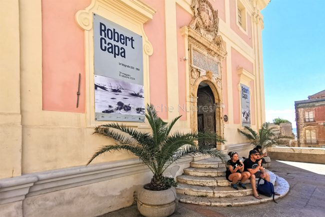 Il palazzo di Citta ospita la retrospettiva su Robert Capa (foto S.Novellu)