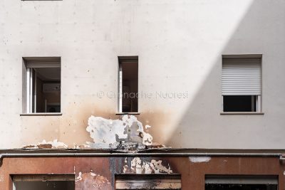 Una parte del rivestimento termico aggredita dalle fiamme (foto S.Novellu)