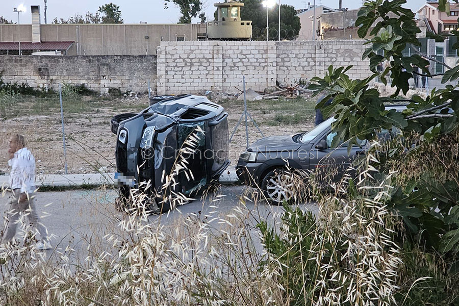 Con la benna di un mezzo pesante sfondano il caveau della Mondialpol: assalto armato a Sassari