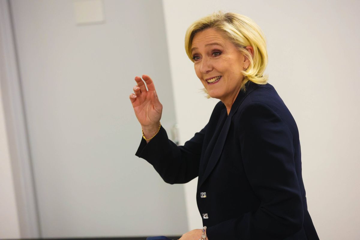 La Francia svolta a Destra: Le Pen al 34%: “Blocco Macron quasi cancellato”