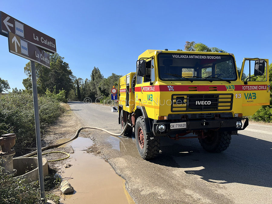 Emergenza idrica in Baronia: da Nuoro si porta l’acqua alle famiglie con i camion cisterna