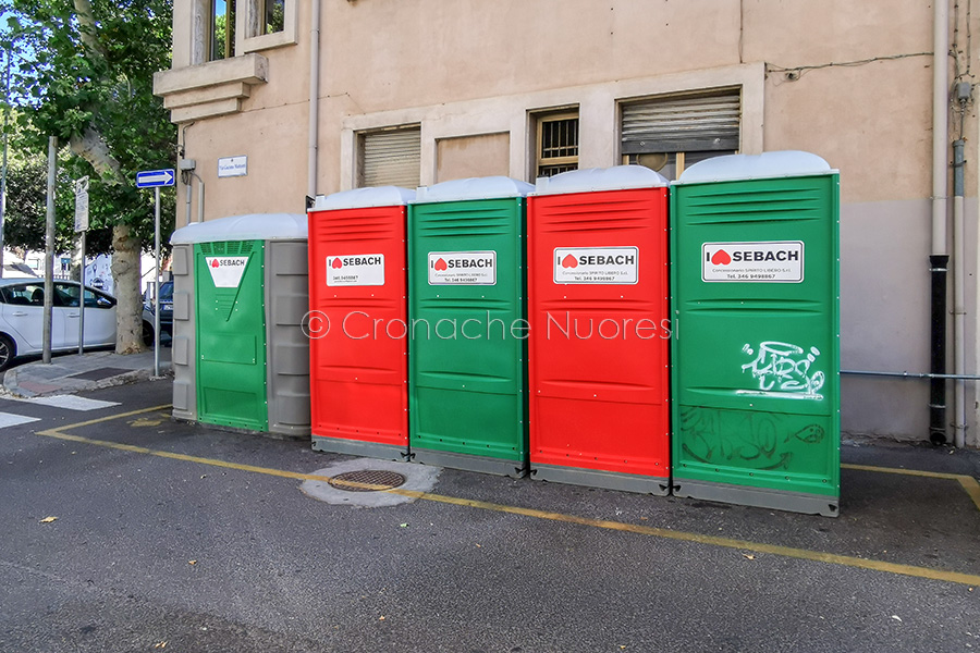 Nuoro. Ci hanno ripensato: dopo le polemiche spostati i bagni chimici dagli stalli per disabili