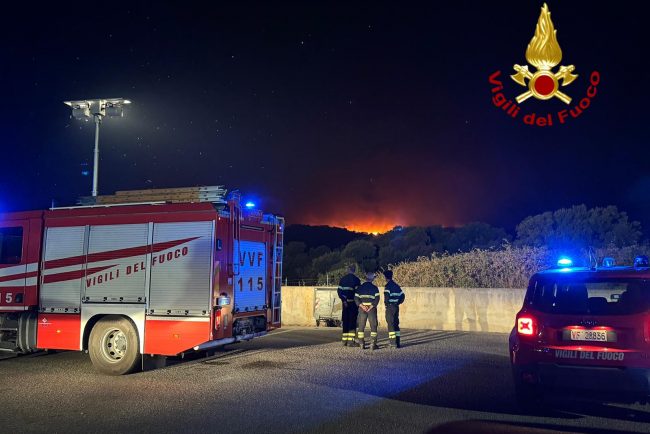 L'incendio nelle campagne di Nuoro