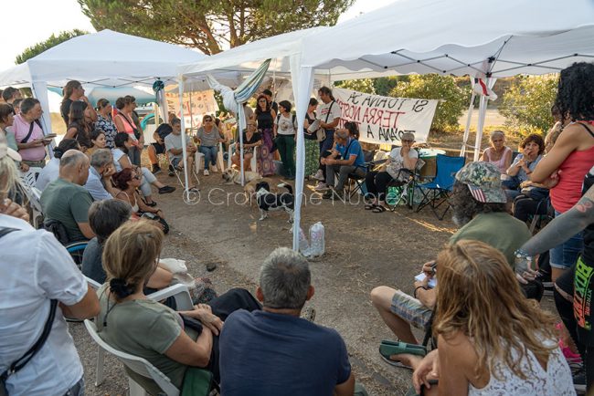 Il presidio contro la speculazione energetica a Oristano (foto S.Novellu)