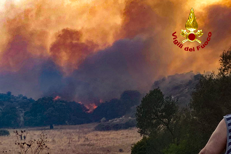 Ancora in corso l’incendio che da ieri divora le campagne di Orotelli